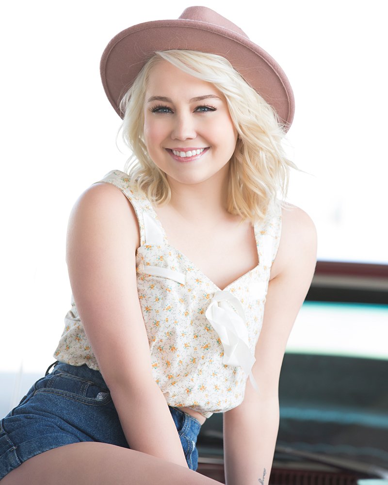 Raelynn Verified Contact Details ( Phone Number, Social Profiles) | Profile Info